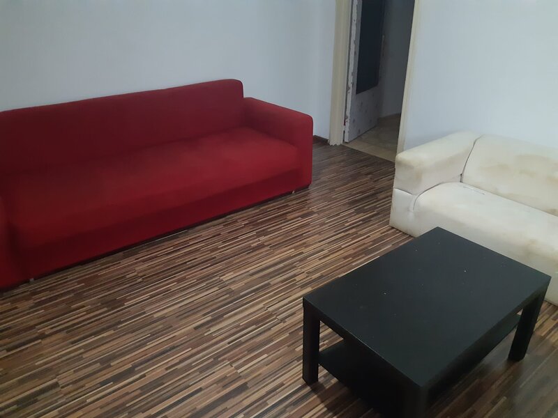 Intersectia Soseaua Antiaeriana cu Alexandria, inchiriez apartament .